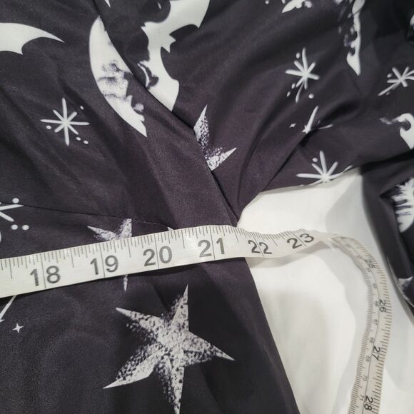 Womens Cold Shoulder Top Size XL Celestial Moon And Stars Whimsigoth Goth Punk - Picture 4 of 5